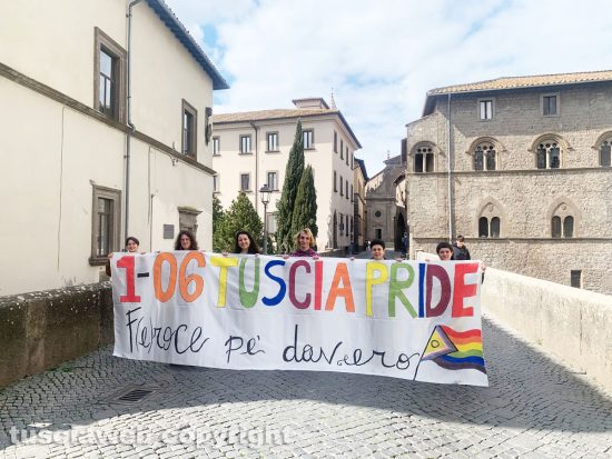 Viterbo - Flash mob per il TusciaPride