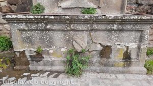 Viterbo - La fontana di fronte al cimitero nel degrado