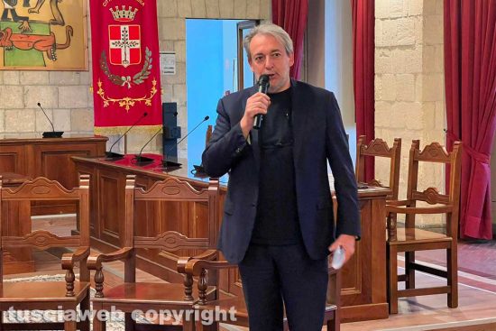 Tarquinia - La presentazione della guida "Tuscia parchi e ville da sogno" - Ruggero Parrotto