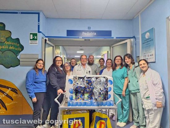 Viterbo - La donazione delle uova di Pasqua all’ospedale Belcolle