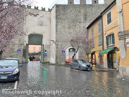 Viterbo - Porta della Verità, accanto l’Antica latteria