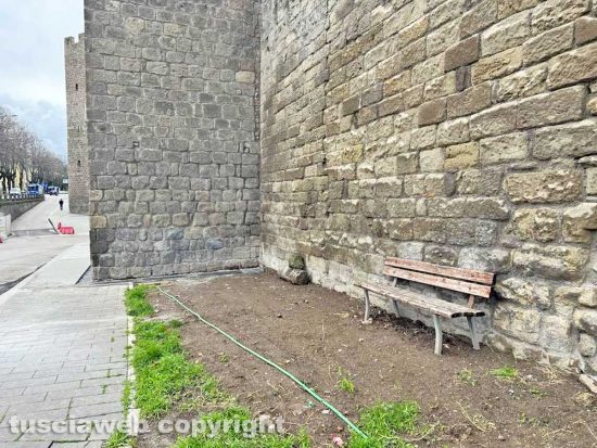 Viterbo - La passeggiata ecologica sotto le mura medievali