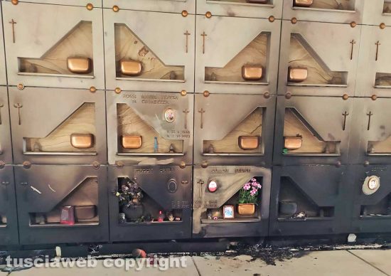 Viterbo - Cimitero San Lazzaro - Lapidi distrutte e bruciate