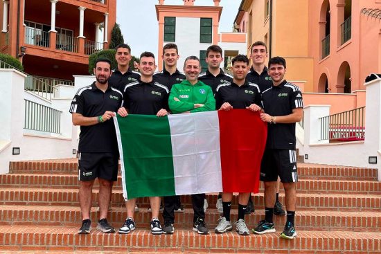 Sport - Calcio - Luigi Di Ruccio con il gruppo di arbitri italiani