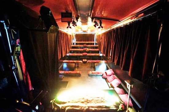 I Teatri mobili della compagnia Girovago&Rondella - interno bus