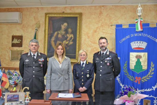 Montefiascone - La firma della convezione tra carabinieri e polizia locale - Massimo Friano, Giulia De De Santis, Giulia Bassi, Stefano Colusso