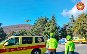 Una squadra del soccorso alpino in azione