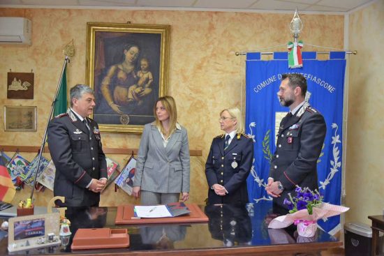 Montefiascone - La firma della convezione tra carabinieri e polizia locale - Massimo Friano, Giulia De De Santis, Giulia Bassi, Stefano Colusso