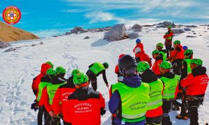 Una squadra del soccorso alpino in azione