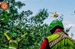 Una squadra del soccorso alpino in azione