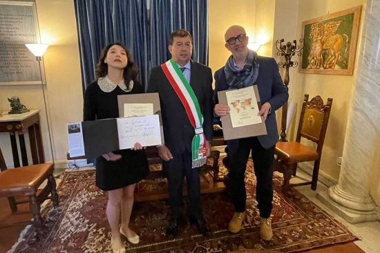 Tarquinia - La sottoscrizione dell'accordo tra la distilleria Numa e l'importatore Kelly Cai