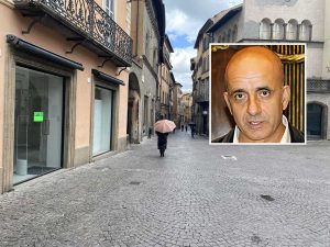 Viterbo - Piazza delle Erbe-Corso Italia - Nel riquadro Andrea Vannini