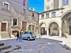 Viterbo - Piazza San Pellegrino