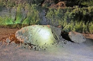 Civita Castellana - Crolla un masso di roccia, interrotta temporaneamente la Strada Provinciale Sp 76
