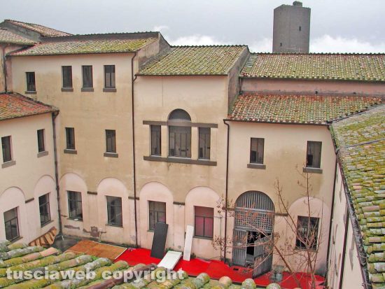 Viterbo - Il cortile del convento dei Carmelitani scalzi nel 2009