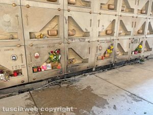 Viterbo - Cimitero San Lazzaro - Lapidi distrutte e bruciate dopo l'incendio
