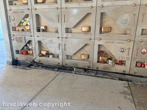 Viterbo - Cimitero San Lazzaro - Lapidi distrutte e bruciate dopo l'incendio