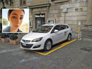 Viterbo - Un taxi a piazza del comune - Nel riquadro Michelle Comi
