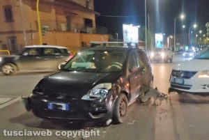 Viterbo - Scontro tra due auto a piazzale Gramsci, un ferito