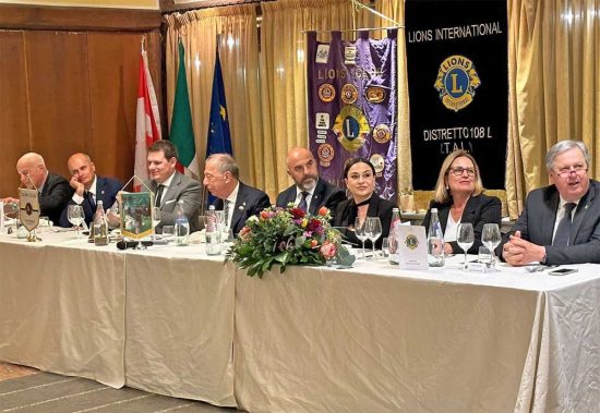Viterbo - Il governatore distrettuale visita il Lions Club Viterbo e partecipa al convegno di studio sulle api