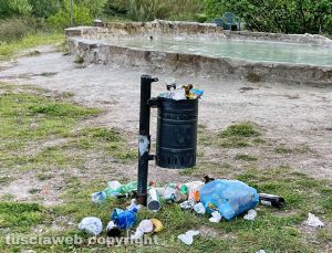 Viterbo - Sporcizia e degrado al Bullicame