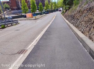 Viterbo - Asfalto e marciapiede nuovo da via A. Volta alla Tangenziale ovest