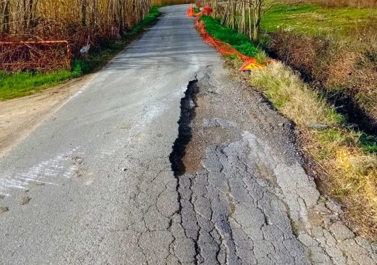 Montalto di Castro - Una strada dissestata
