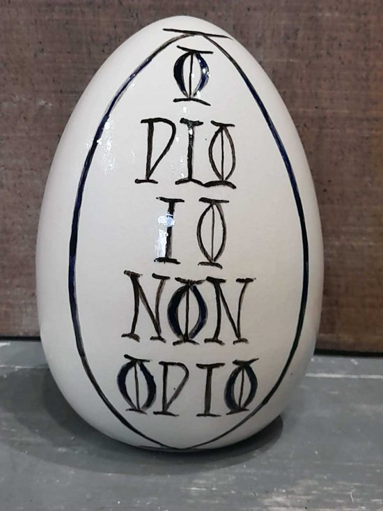 Viterbo - Una delle uova realizzate dalla ceramista Cinzia Chiulli