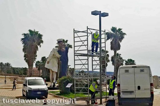 Civitavecchia - L'installazione della videosorveglianza alla Marina