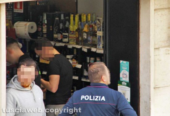 Civitavecchia - La polizia all'Elite dopo la rapina