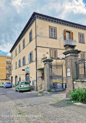 Viterbo - Anziano trovato morto in casa in via Buon Pastore - Intervento della polizia