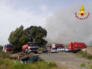 Ardea - L'incendio in una discarica non autorizzata