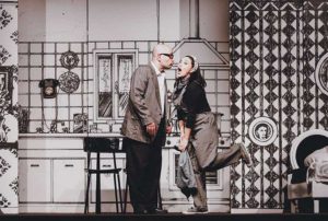 Una scena di "Come ammazzare il marito o la moglie senza tanti perché"