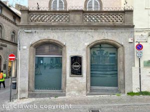 Viterbo - Chiude il negozio di Ficari a Corso Italia