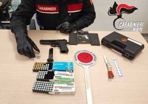 Cittaducale - Lite per lo stipendio, titolare punta la pistola scacciacani e il dipendente lo accoltella