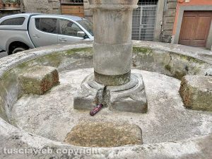 Viterbo - La fontana di piazza della Crocetta