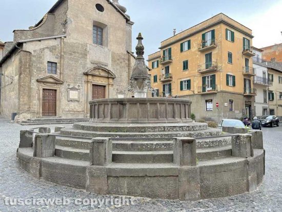 Viterbo - La fontana di piazza San Faustino