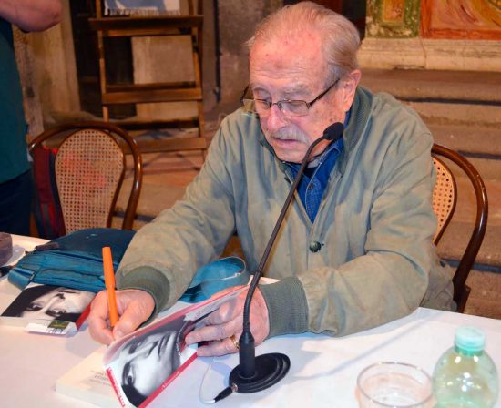 Giancarlo Governi al firma copie