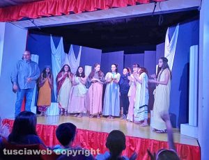 Valentano - Otto ragazze della scuola di teatro si sono esibite in una commedia di Plauto