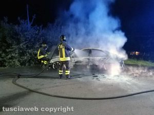 Montefiascone - Auto in fiamme sulla Cassia