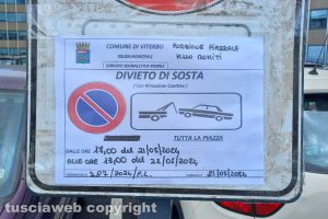 Viterbo - Uno dei divieti in piazzale Romiti