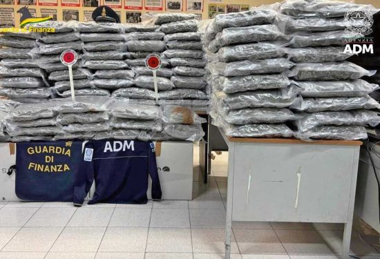 Civitavecchia - Guardia di finanza - Maxisequestro di droga al porto