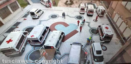 Viterbo - I mezzi utilizzati per evacuare Villa Rosa