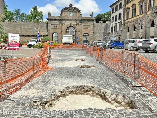 Viterbo - Tornano i lavori a piazza della Rocca