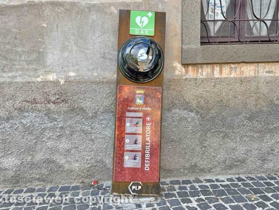 Viterbo - Il defibrillatore in piazza San Faustino