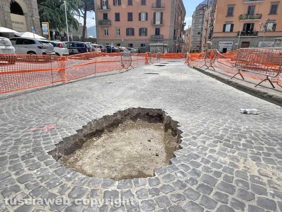 Viterbo - Tornano i lavori a piazza della Rocca
