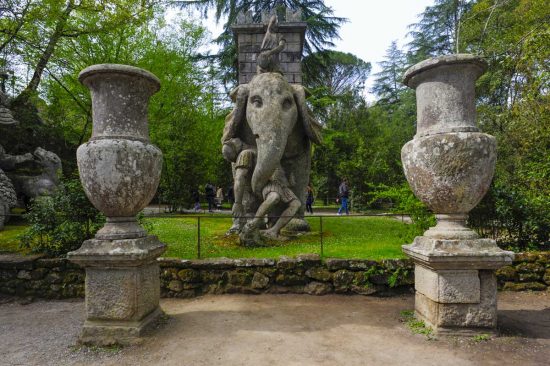 Bomarzo - Sacro bosco - Elefante e vasi