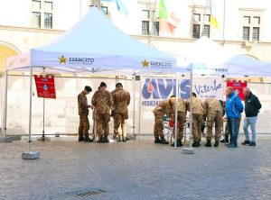 Viterbo - Avis - La scuola sottufficiali dell’Esercito dona il sangue in piazza del Plebiscito