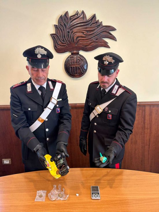Viterbo - Carabinieri - Viterbo - Hashish e cocaina nascosti nella macchinina giocattolo 