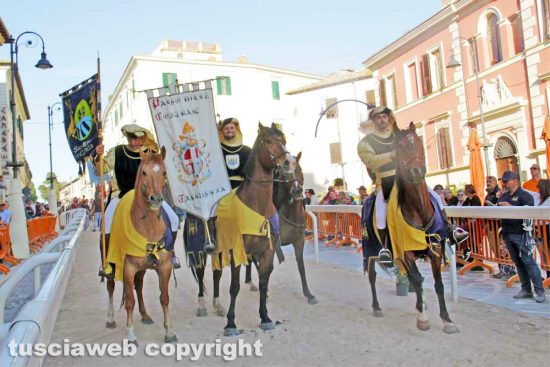 Tarquinia – Il palio delle Contrade – La contrada Santa Maria in Castello